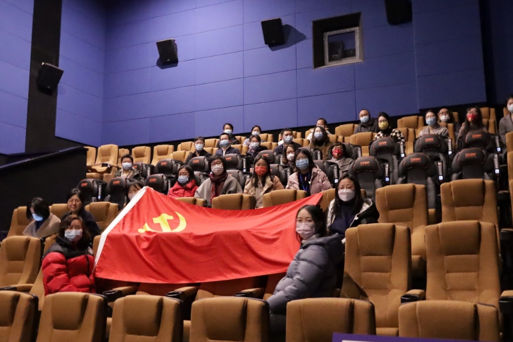 观看红色电影，传承革命精神——机关党支部和智能信息党支部联合开展红色电影党课
