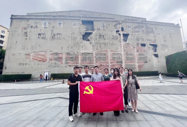 大科学装置管理中心党支部开展“寻访红色足迹 强化斗争意识”主题党日活动