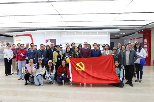 上海高研院机关党支部开展“绿美高研‘家’院·你我同心同行”主题志愿活动