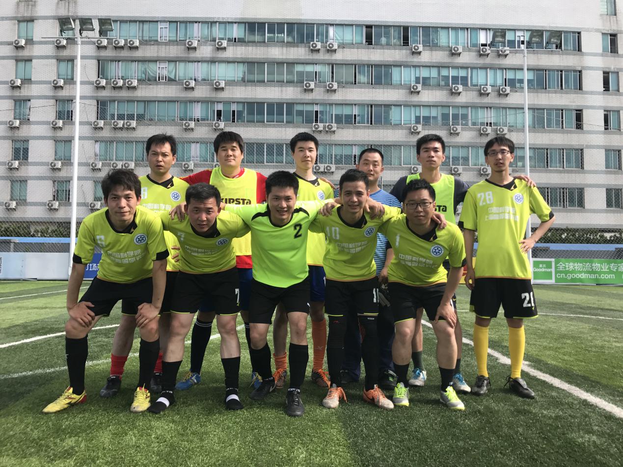 高研院足球队出征市民运动会浦东新区第九届“川沙杯”五人制足球赛